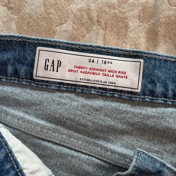 Gap Cheeky Straight High Rise - Picture 3 of 5